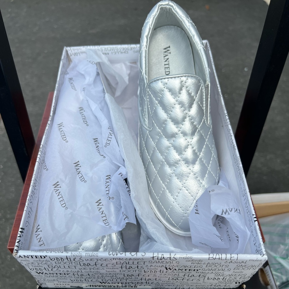 Size 7 NIB wanted silver quilted slip on loafers sneakers